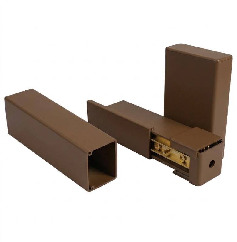 Zakrývací profil Orech s uzáverom 40 x 40 mm., k nosníkom PVC plotoviek MODULAR